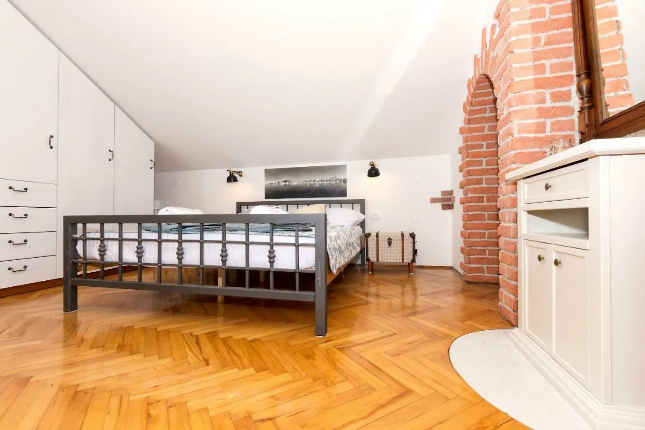 Old Split Apartment 0*,